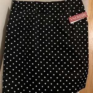 Merona skirt with polka dots and pockets size 8